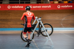ALKMAAR - Paralympisch kampioen wielrennen  Tristan Bangma, kan dankzij het snelle 5G netwerk van Vodafone zelfstandig de wielerbaan rond fietsen.  Foto: Diederik van der Laan / Dutch Photo Agency